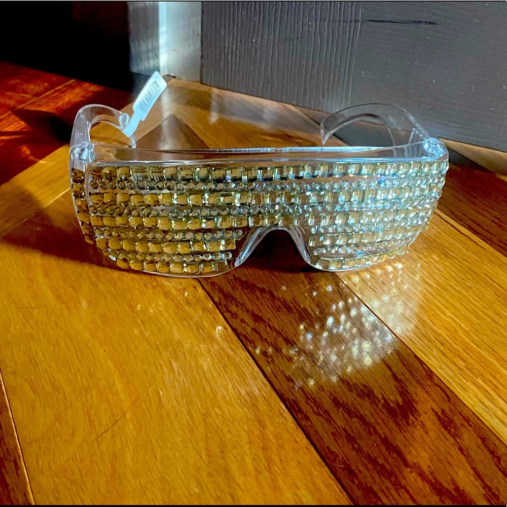 Gemstone Stunner Shades silver and gold! NWT!